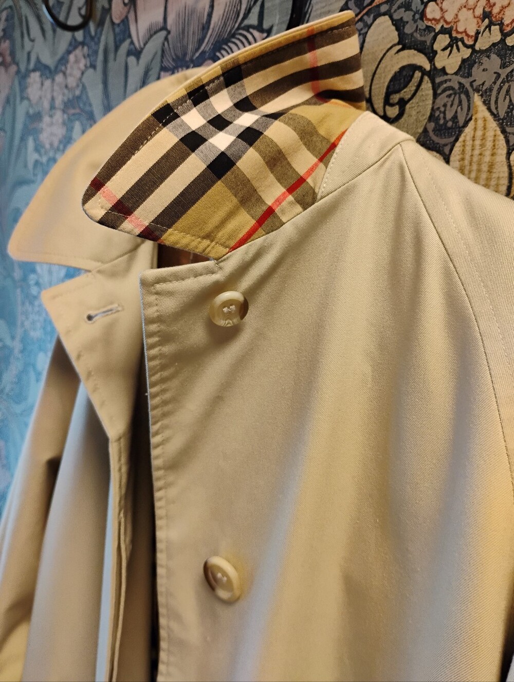Vintage Burberry Trench Coat With Removable Liner, Mid length - Picture 10 of 16